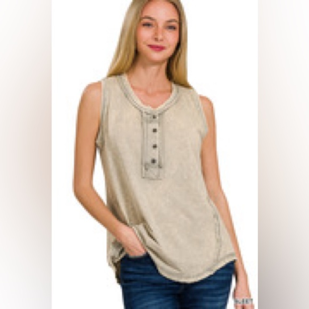 Boutique: Women's Sleeveless sleet Top